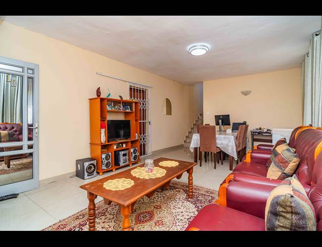 3 BEDROOM DUPLEX FOR SALE IN RESERVOIR HILLS